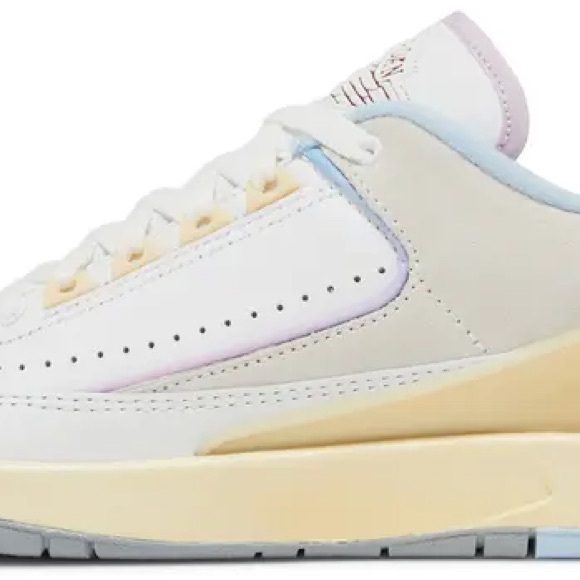 New in box Womens Air JORDAN 2 Retro Low! - Picture 3 of 12